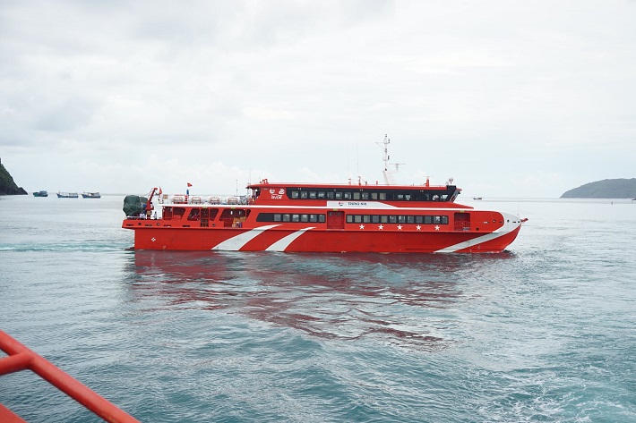 Tau cao toc Trung Nhi tai Con Dao